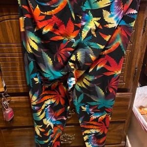 Weed leaf leggings